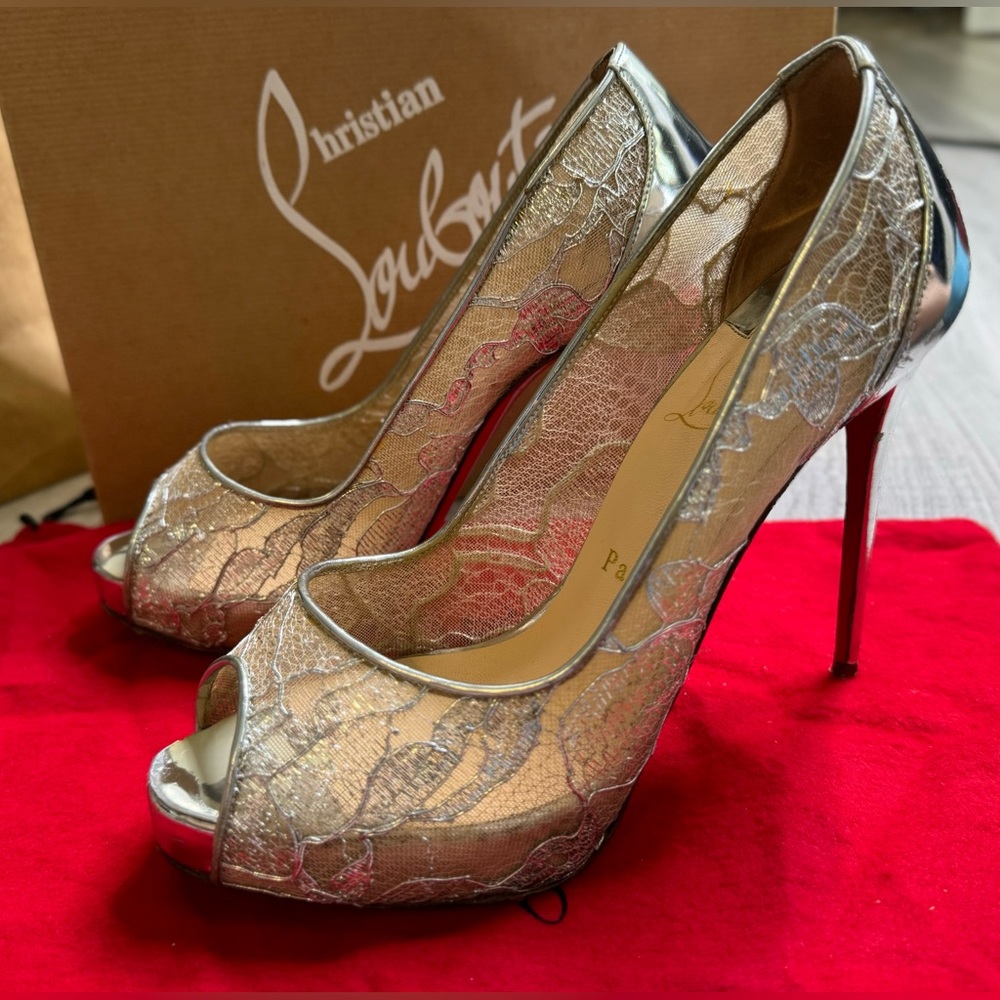 Christian Louboutin Silver Rete Dentelle Lurex Very Lace 120 Pumps. Size 37 1/2
